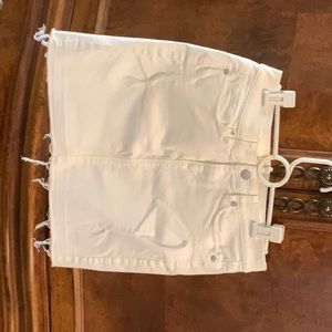 NWOT white denim Loft frayed skirt size 4.